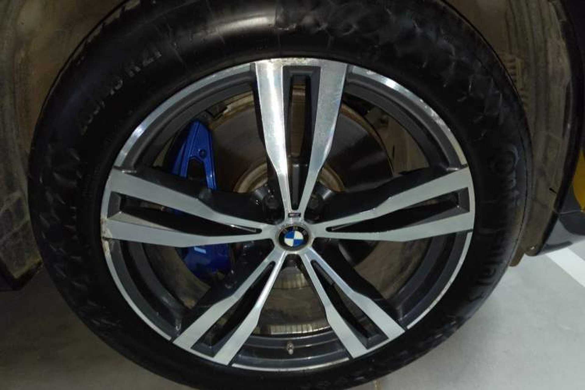 Used BMW X7 2019 xDrive40i Luxury Package with Leading Features Right Front Wheel Hub