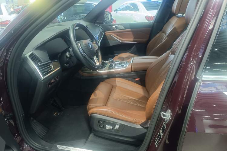 Used BMW X7 2019 xDrive40i Personalized Limited Edition Luxury Package Left Front Seat