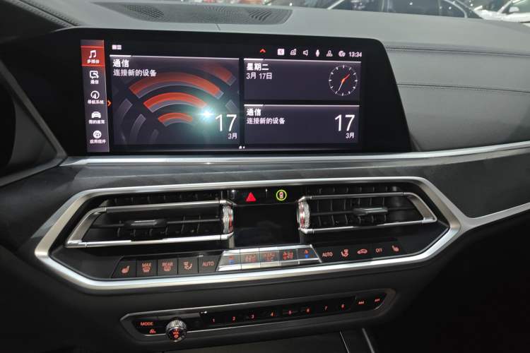 Used BMW X7 2019 xDrive40i Luxury Package with Leading Features Audio And AC Panel