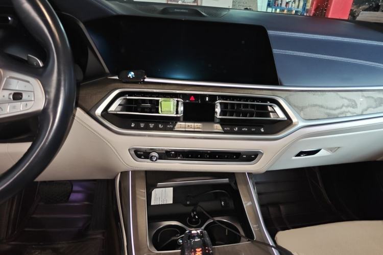 Used BMW X7 2019 xDrive40i Luxury M Sport Package Center Console