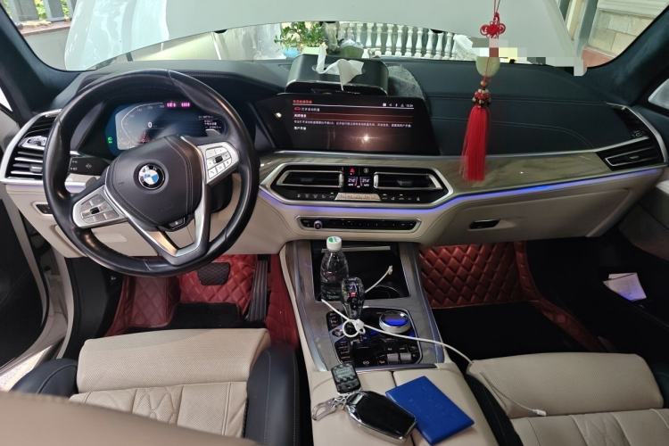 Used BMW X7  Center Console