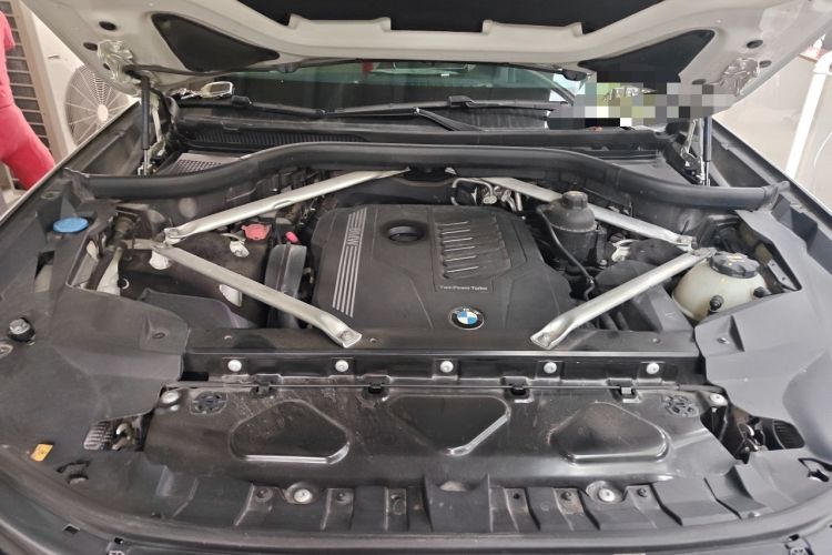 Used BMW X7  Engine Bay