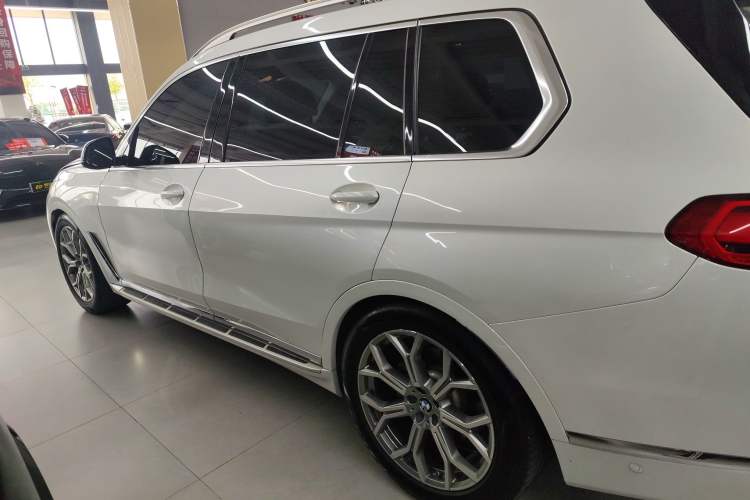 Used BMW X7 2019 xDrive40i Luxury Package with Leading Features Exterior 3