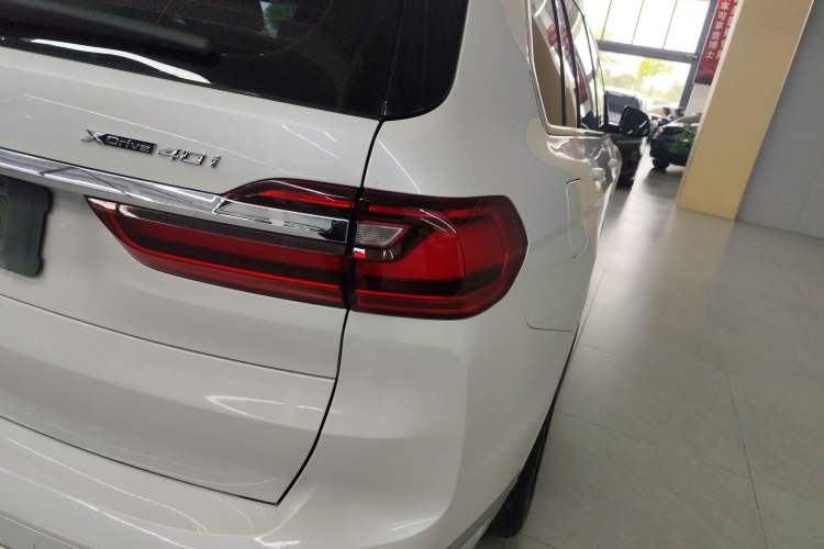 Used BMW X7 2019 xDrive40i Luxury Package with Leading Features Exterior 6