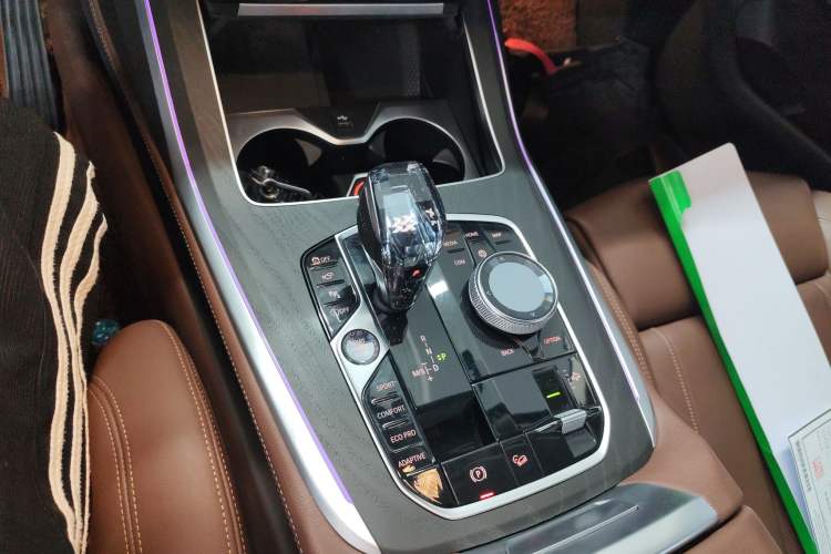 Used BMW X7 2019 xDrive40i Luxury Package with Leading Features Gear Lever