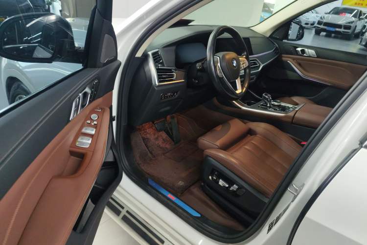 Used BMW X7 2019 xDrive40i Luxury Package with Leading Features Interior 3