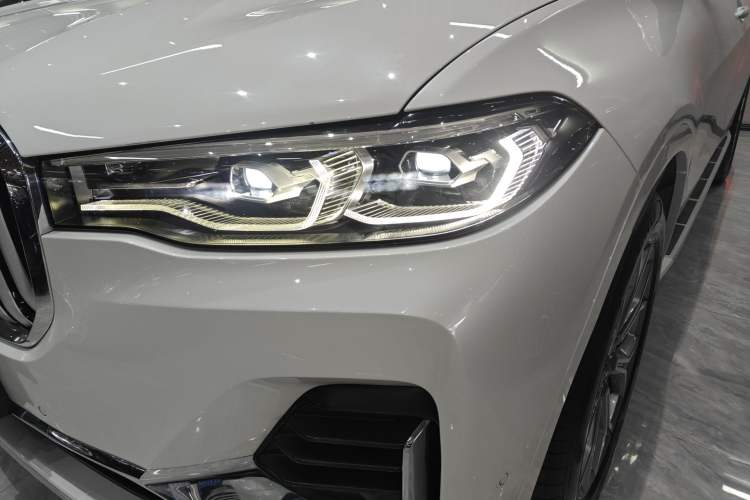 Used BMW X7 2019 xDrive40i Luxury Package with Leading Features Left Front Headlight