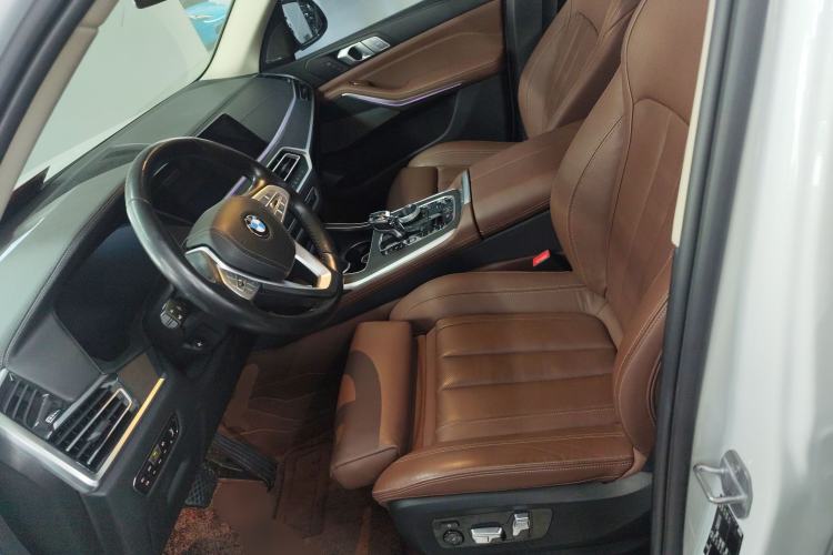 Used BMW X7 2019 xDrive40i Luxury Package with Leading Features Left Front Seat