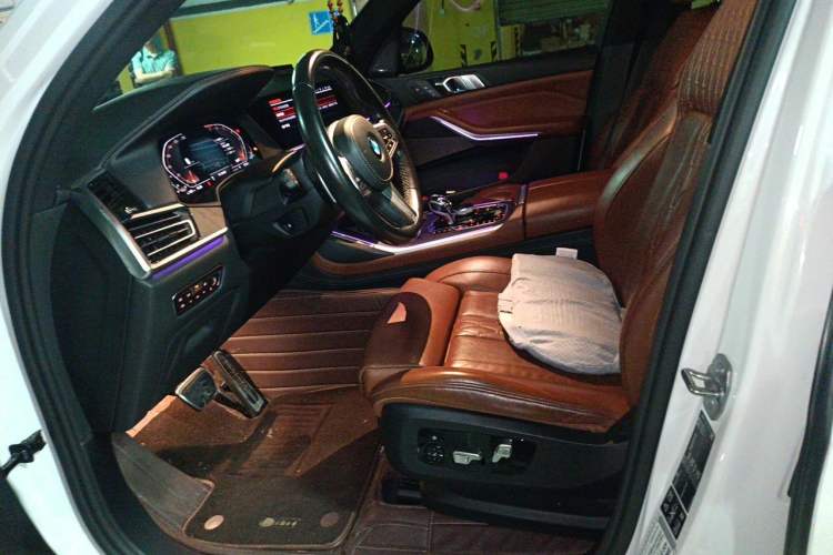 Used BMW X7 2019 xDrive40i Luxury M Sport Package Left Front Seat