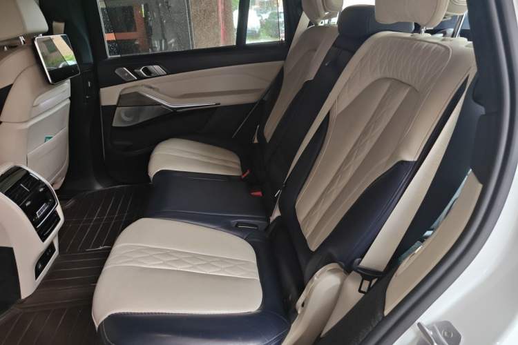 Used BMW X7 2019 xDrive40i Luxury M Sport Package Left Rear Seat