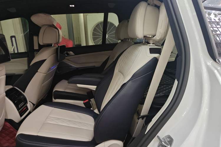 Used BMW X7  Left Rear Seat