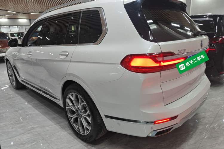 Used BMW X7 2019 xDrive40i Luxury Package with Leading Features Rear Left 45 Deg