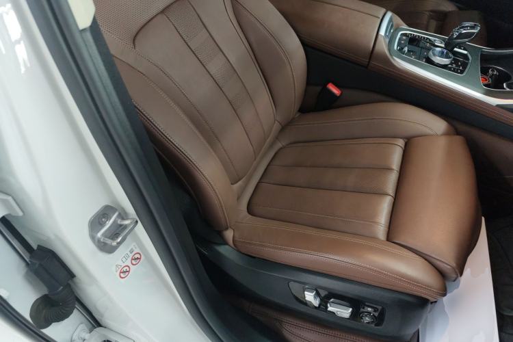 Used BMW X7 2019 xDrive40i Luxury Package with Leading Features Right Front Seat