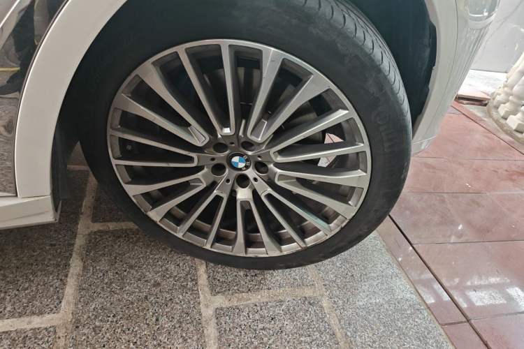 Used BMW X7  Right Front Wheel Hub