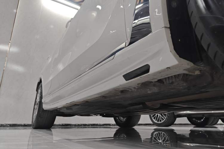 Used BMW X7 2019 xDrive40i Luxury Package with Leading Features Right Side Sill