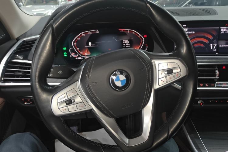 Used BMW X7 2019 xDrive40i Luxury Package with Leading Features Steering Wheel