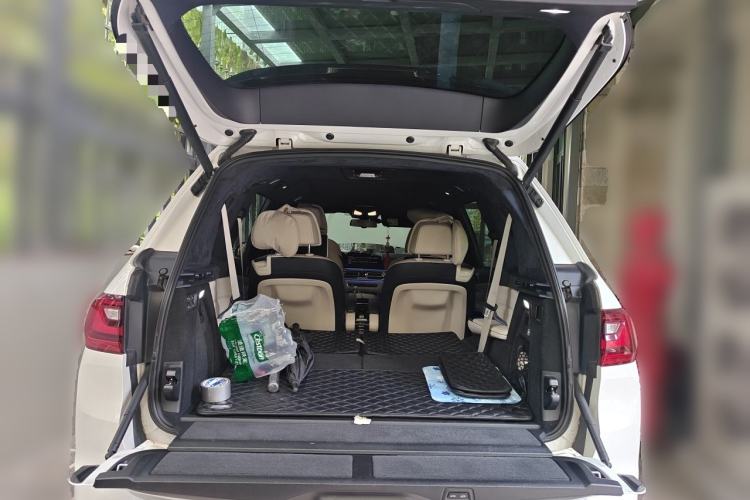 Used BMW X7  Trunk