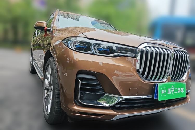 Used BMW X7 2019 xDrive40i Luxury Package with Leading Features Front Right 45 Deg