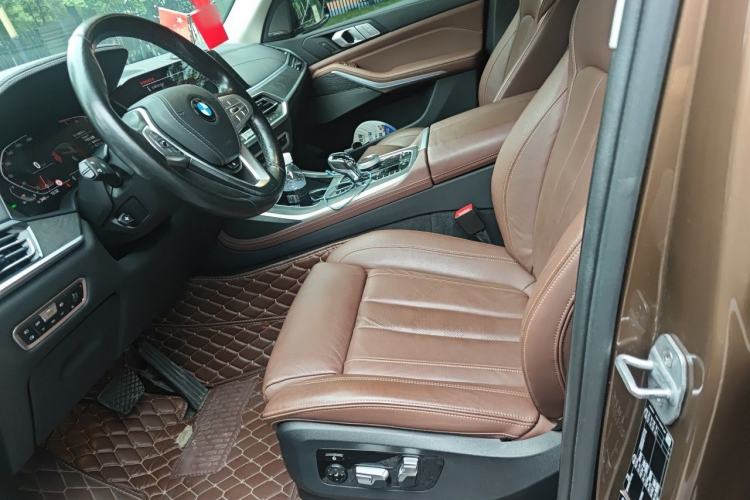 Used BMW X7 2019 xDrive40i Luxury Package with Leading Features Left Front Seat