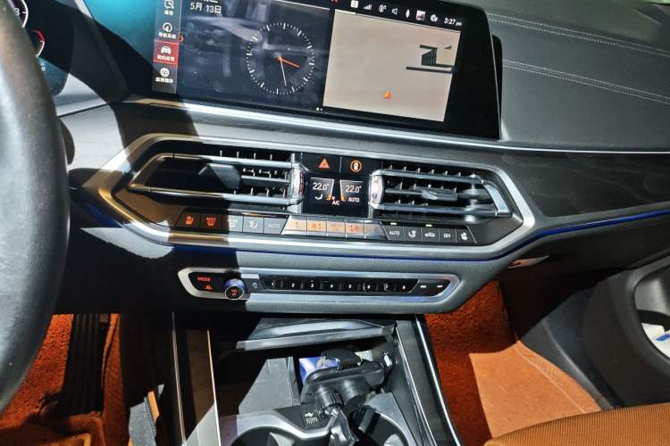 Used BMW X7 2020 xDrive40i Luxury Package with Premium Features Audio And AC Panel