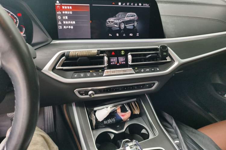 Used BMW X7 2020 xDrive40i Luxury Package with Leading Features Audio And AC Panel