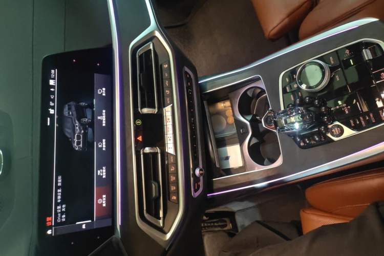 Used BMW X7 2020 xDrive40i Luxury M Sport Package Audio And AC Panel