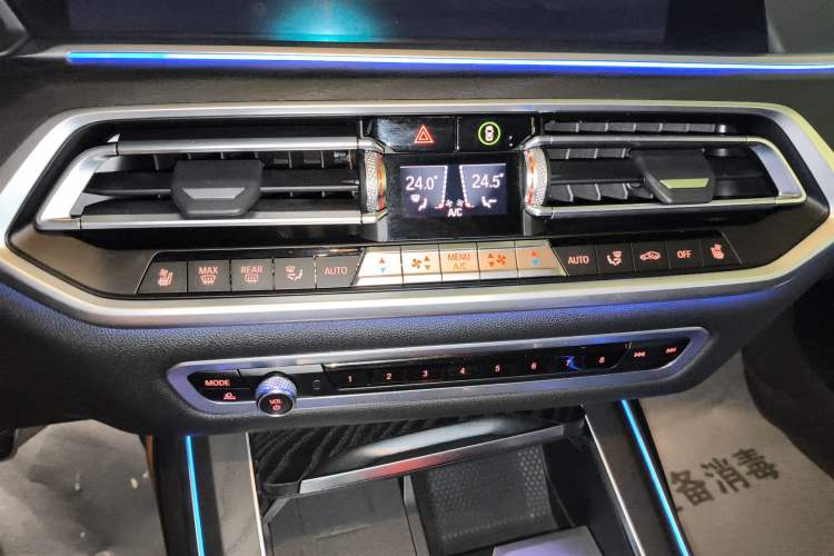 Used BMW X7 2020 xDrive40i Luxury M Sport Package Audio And AC Panel