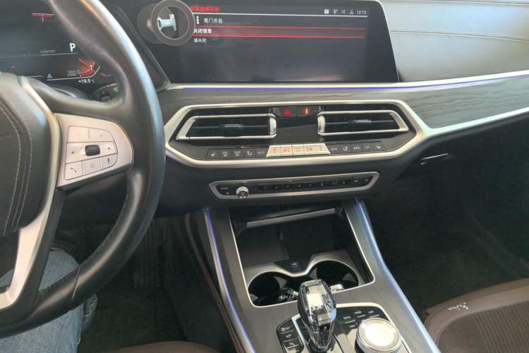 Used BMW X7 2020 xDrive40i Luxury Package with Leading Features Audio And AC Panel