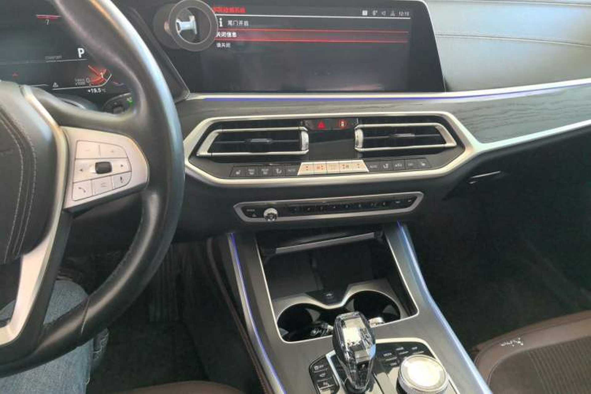 Used BMW X7 2020 xDrive40i Luxury Package with Leading Features Audio And AC Panel