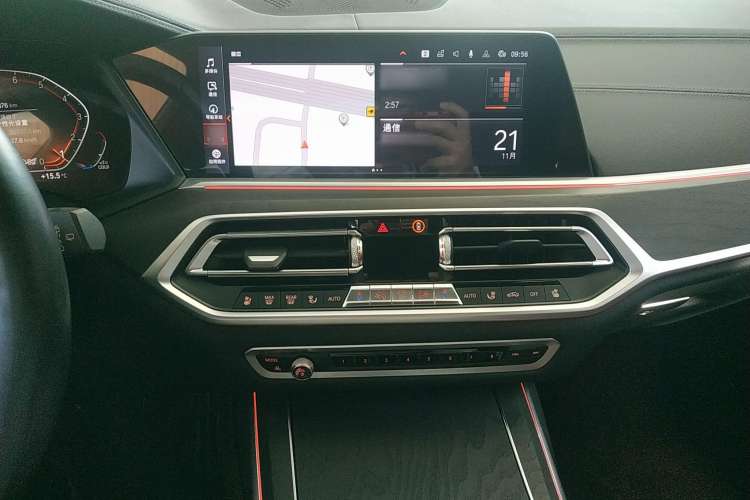 Used BMW X7 2020 xDrive40i Luxury M Sport Package Audio And AC Panel