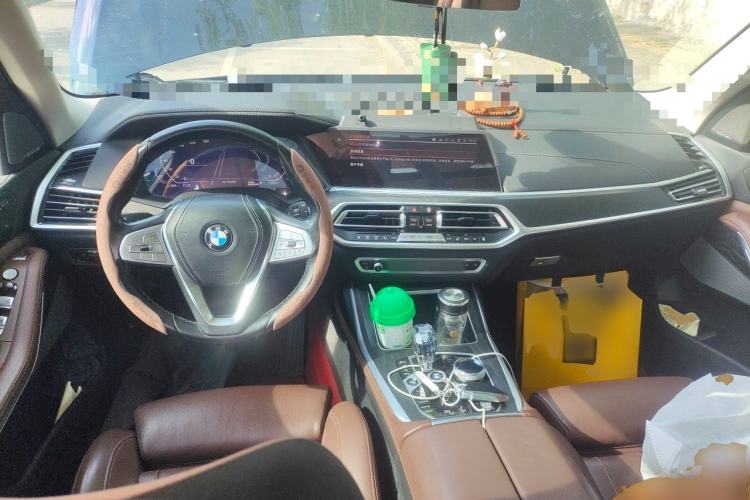 Used BMW X7 2020 xDrive40i Luxury Package with Leading Features Center Console