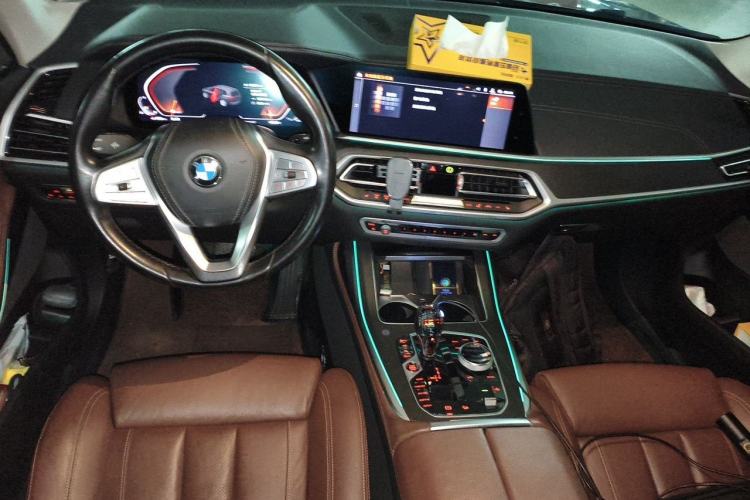 Used BMW X7 2020 xDrive40i Luxury Package with Leading Features Center Console