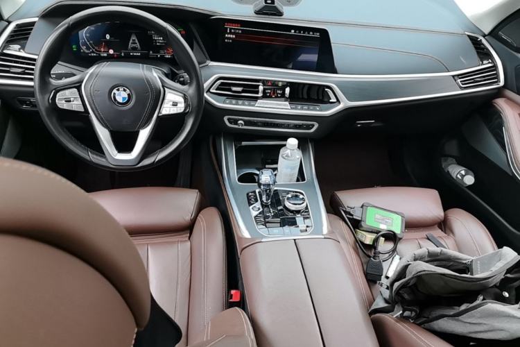 Used BMW X7 2020 xDrive40i Luxury Package with Leading Features Center Console