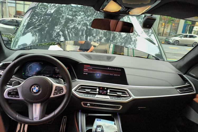 Used BMW X7 2020 xDrive40i Luxury Package with Premium Features Center Console