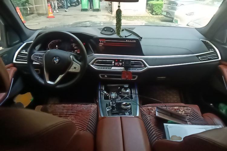 Used BMW X7 2020 xDrive40i Luxury Package with Premium Features Center Console