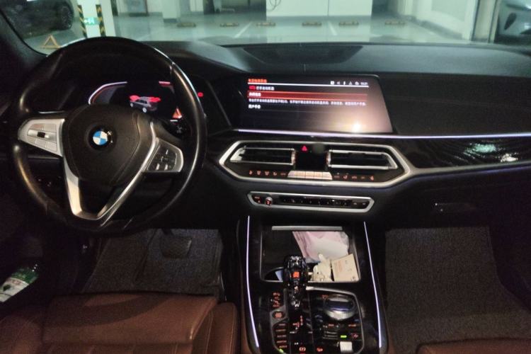 Used BMW X7 2020 xDrive40i Luxury Package with Leading Features Center Console