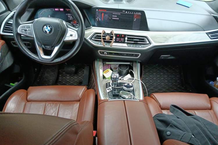 Used BMW X7 2020 xDrive40i Executive Luxury Package Center Console