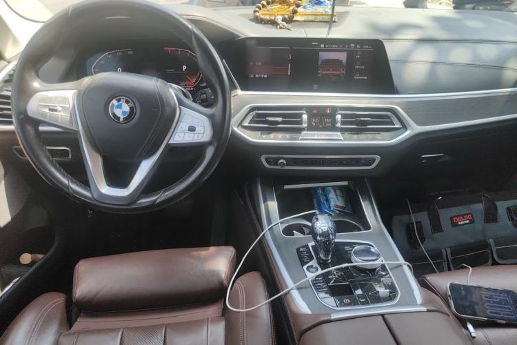 Used BMW X7 2020 xDrive40i Luxury Package with Leading Features Center Console