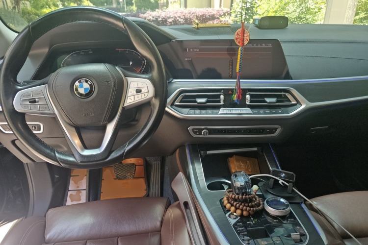 Used BMW X7 2020 xDrive40i Luxury Package with Leading Features Center Console