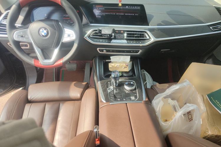 Used BMW X7 2020 xDrive40i Luxury Package with Leading Features Center Console