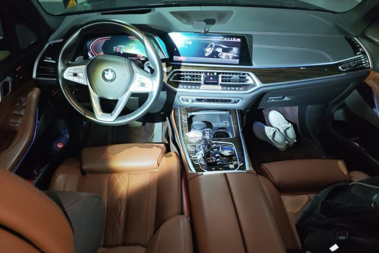 Used BMW X7  Center Console