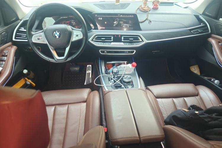 Used BMW X7 2020 xDrive40i Luxury Package with Leading Features Center Console