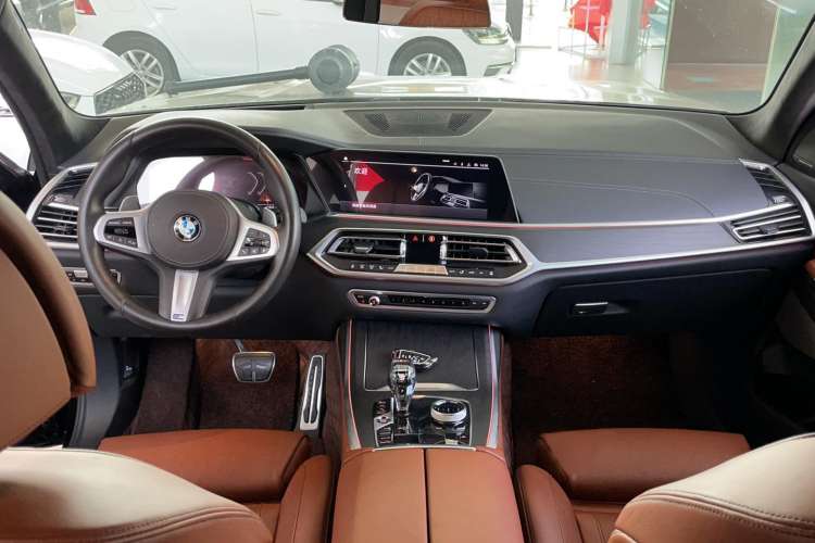 Used BMW X7 2020 xDrive40i Luxury M Sport Package Center Console
