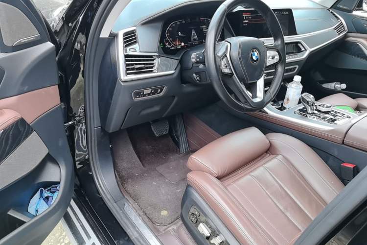 Used BMW X7 2020 xDrive40i Luxury Package with Leading Features Driver Seat