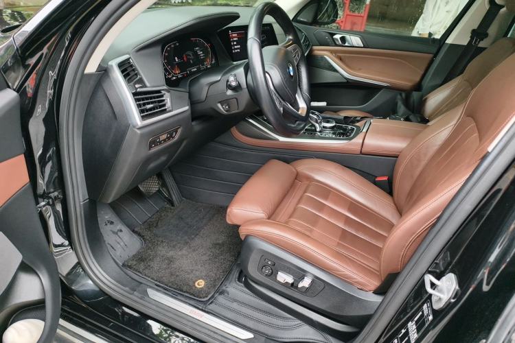 Used BMW X7 2020 xDrive40i Luxury Package with Leading Features Driver Seat