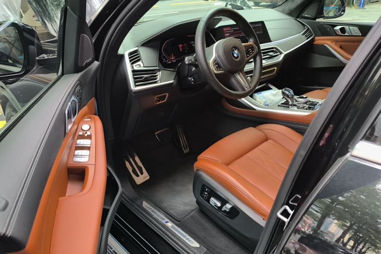 Used BMW X7 2020 xDrive40i Luxury Package with Premium Features Driver Seat