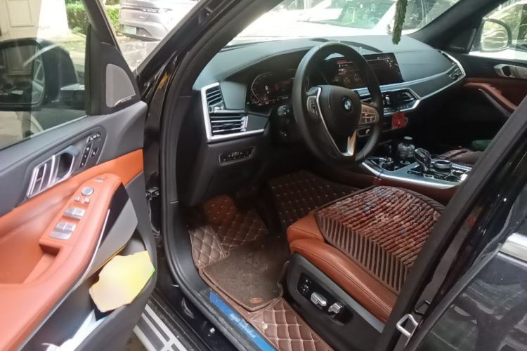 Used BMW X7 2020 xDrive40i Luxury Package with Premium Features Driver Seat