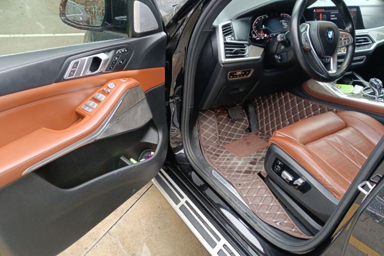 Used BMW X7 2020 xDrive40i Executive Luxury Package Driver Seat