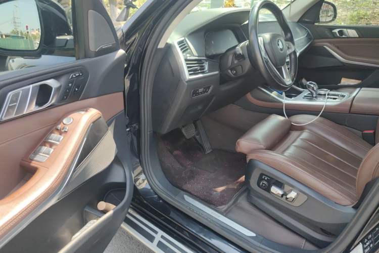 Used BMW X7 2020 xDrive40i Luxury Package with Leading Features Driver Seat