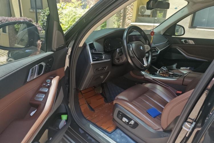 Used BMW X7 2020 xDrive40i Luxury Package with Leading Features Driver Seat